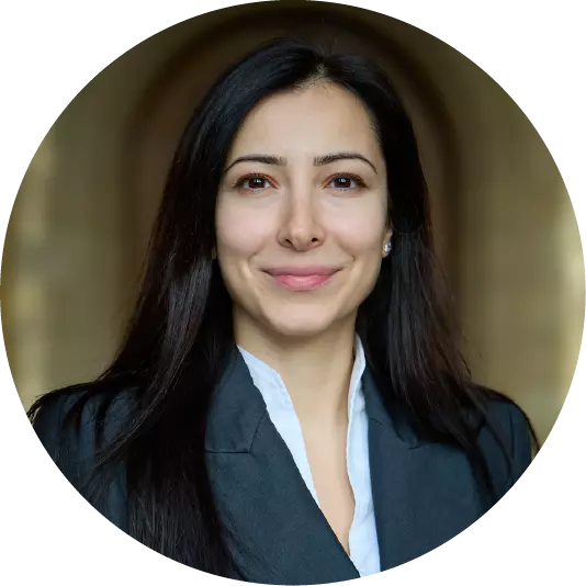 Cristina Bratu headshot